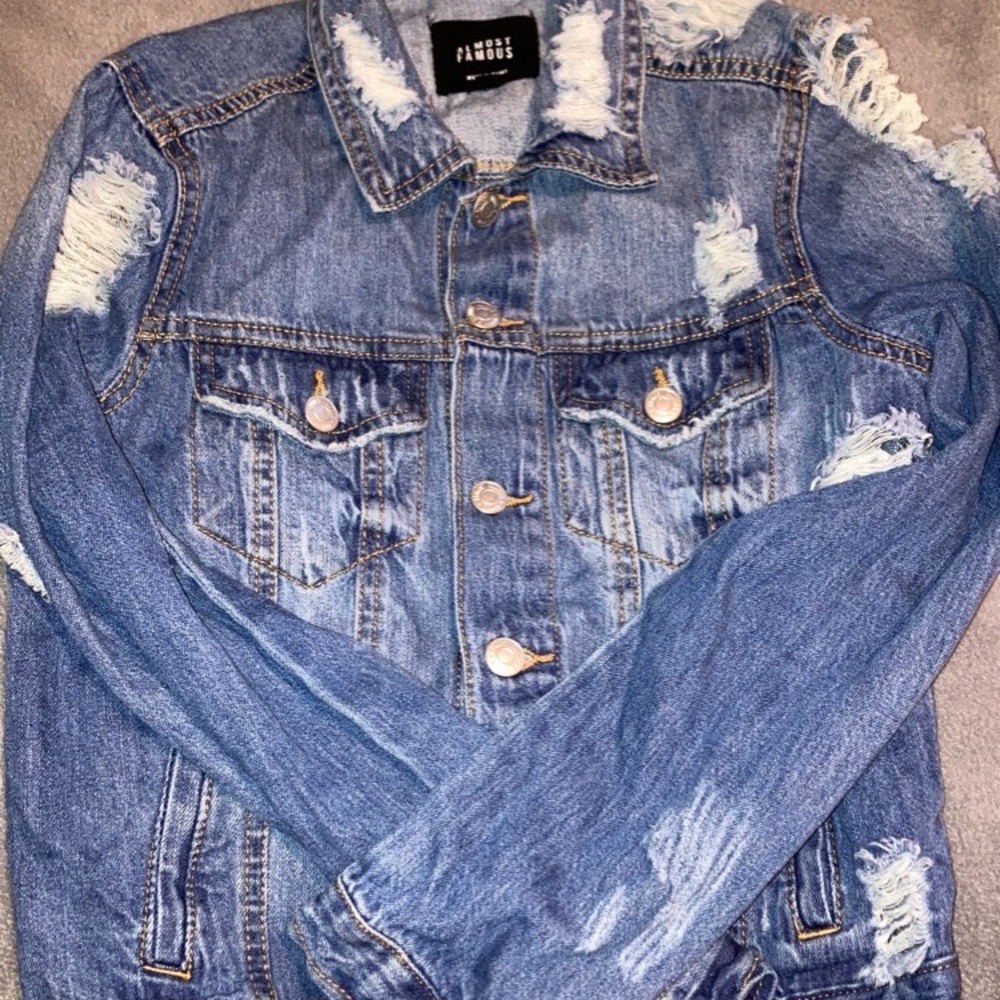 Cropped jean jacket🤩